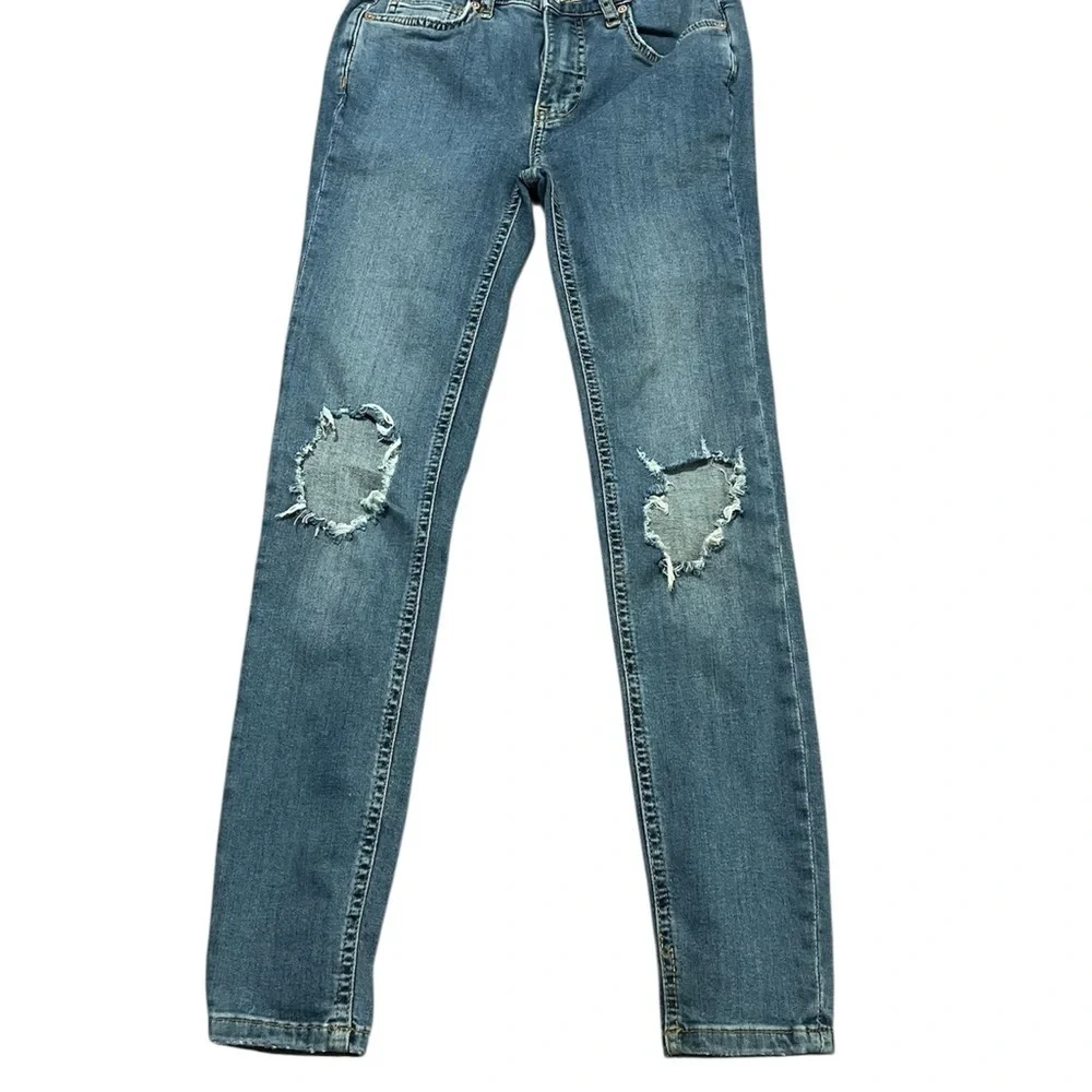 Free People Busted Knee Distressed Straight Leg Jeans Size 24 Great Condittion